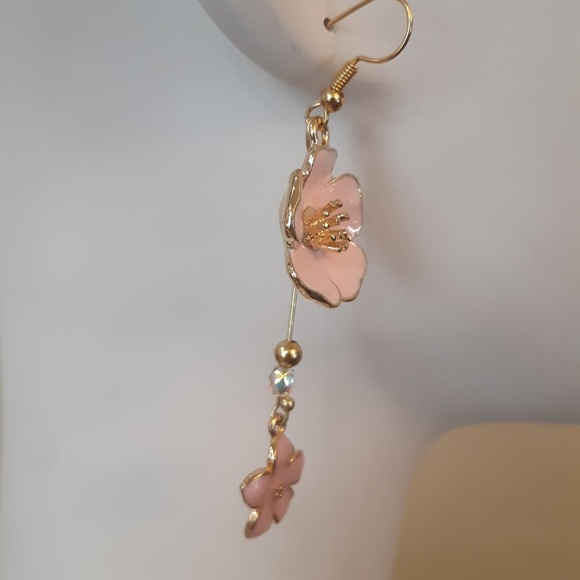 Dangle Flower Earrings - Picture 4 of 6